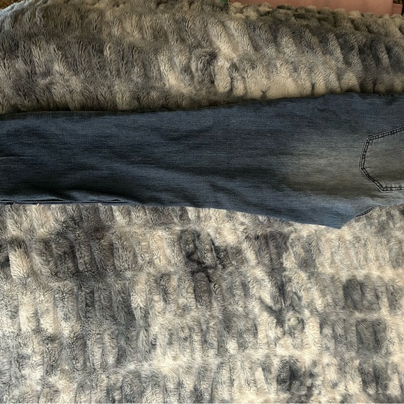 Mossimo Supply Co. Dark Wash Denim Jeans - Picture 4 of 4